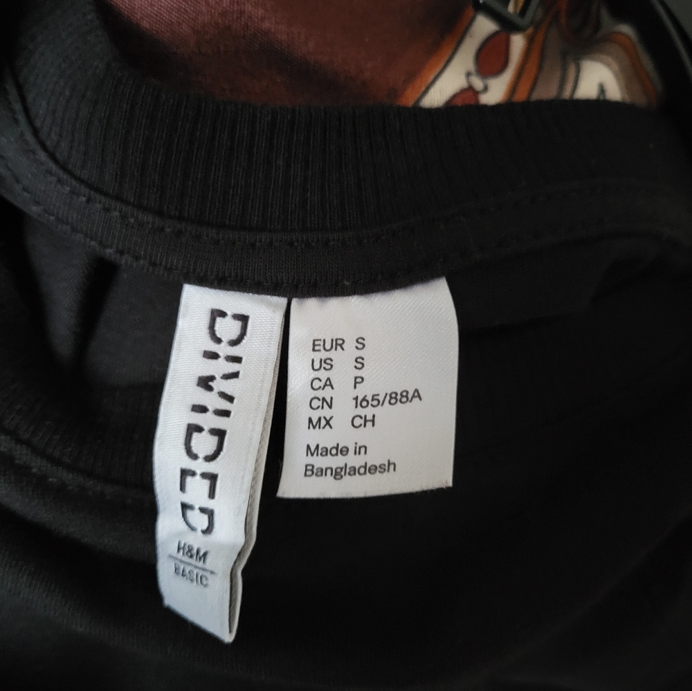Basic black crop top - Picture 2 of 2